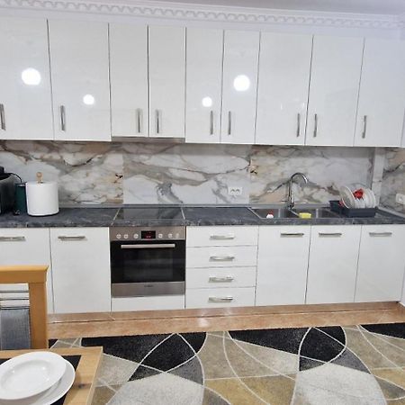 Daily Rent Apartment City Center Elbasan 6 Exterior foto